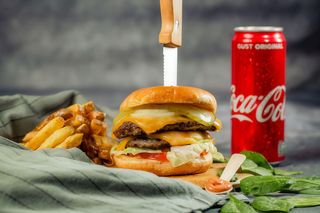 Combo Double trouble, fries (portie medie) & drink