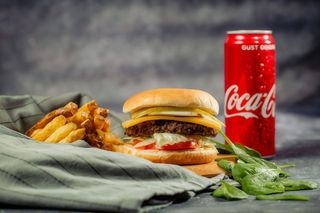 Combo Veggie burger, fries (portie medie) & drink