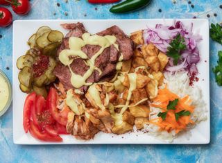 Kebap mixt la farfurie