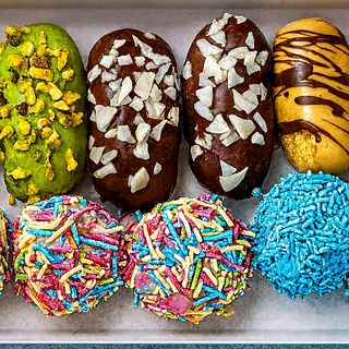 Pachetul Dulce Surpriză – 6 Minieclere & 5 Minidonuts