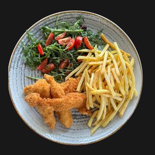 CRISPY CHICKEN WITH FRIES / PIEPT DE PUI CRISPY CU CARTOFI PRĂJIȚI
