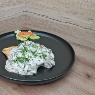 Piept de pui cu sos de ciuperci