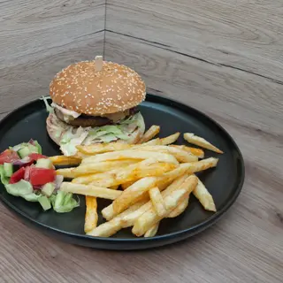 Hamburger Sörpatika cu cartofi pai