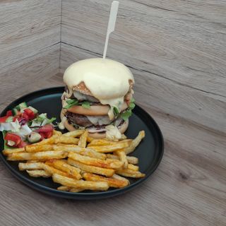 Double Burger CEDAR cu cartofi pai