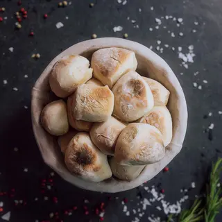 Pâinici by Garlic
