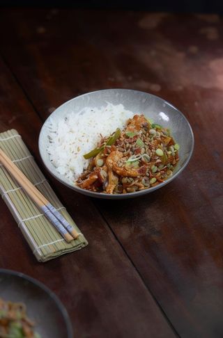 Pui asiatic cu legume si orez