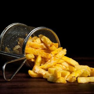 Cartofi prajiti cu parmezan si usturoi