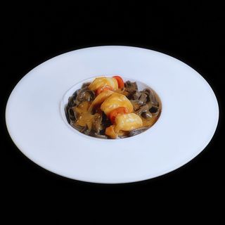 Tagliatelle Nero de sepia cu creveți