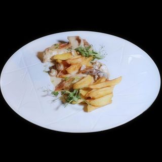 Piept de pui cu ciuperci și cartofi prăjiți