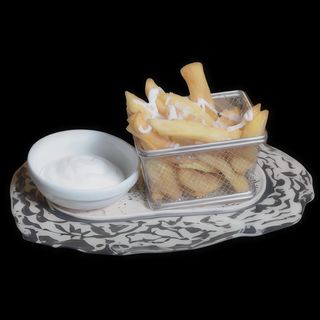 Cartofi prăjiți cu sos de usturoi