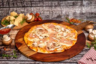 Pizza Prosciuto Funghi Ø 50cm
