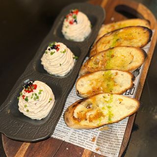 Salată icre de crap cu pâine coaptă - 250 gr 