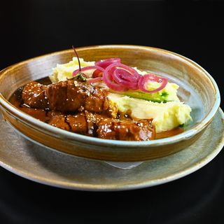 Obrăjori de porc cu piure de cartofi - 500 gr 