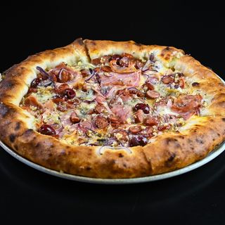 Pizza Vlad Țepeș cu margine de mozzarella – 600g 