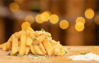 Cartofi prãjiţi cu sos aioli