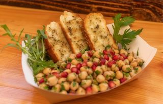 Salatã de nãut cu rodie