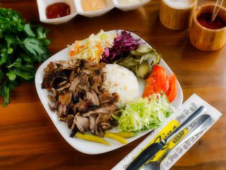 Shaorma mixta la farfurie