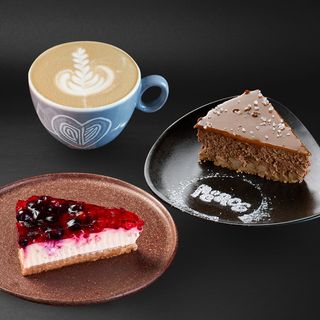 Berry Cheesecake + Cafea Gratis