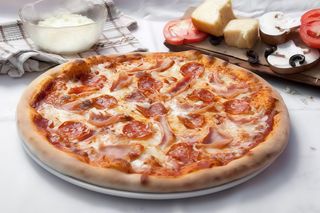 Pizza Prosciutto Salami Ø 32cm