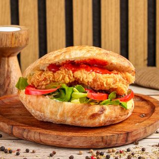 Sandwich Mr. Crispy cu Brânză Cheddar