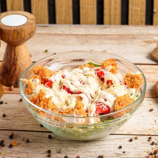 Salată Crispy cu sos Caesar