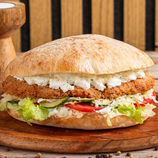 Șnițel cu Feta în Pită