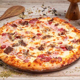 Pizza Meat Lovers + sos gratis