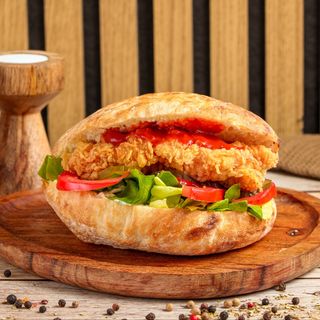 Sandwich Mr. Crispy cu Brânză Cheddar