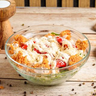 Salată Crispy cu sos Caesar