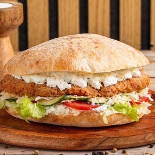 Șnițel cu Feta în Pită
