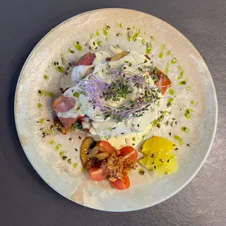 Grounds eggs Benedict