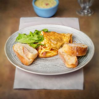 Omleta cu jambon, branzeturi si praz dulce