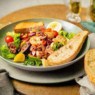 Salata cu fructe de mare