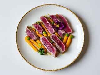 Steak de ton cu piure de morcovi si edamame