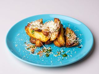 Cartofi rumeniti cu parmezan