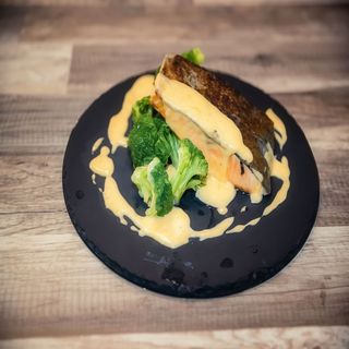 Somon cu sos olandez