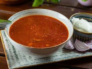 Ciorba de fasole boabe cu ciolan de porc afumat
