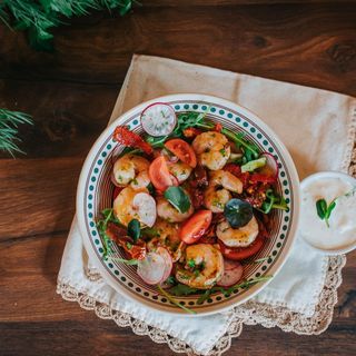 SALATA CU CREVETI, RUCOLA SI ROSII USCATE 450gr