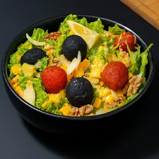 Mr. Cheese salad (picant)