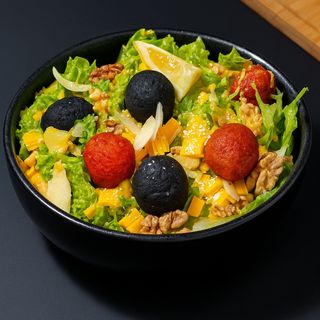 Mr. Cheese salad (picant)