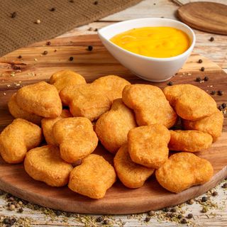 Bucket Nuggets Pui cu Sos Cheddar 20 bucăți