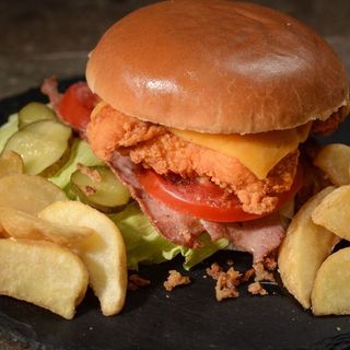 Meniu crispy chiken burger+cartofi