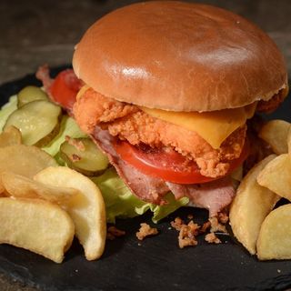 Meniu crispy chiken burger+cartofi