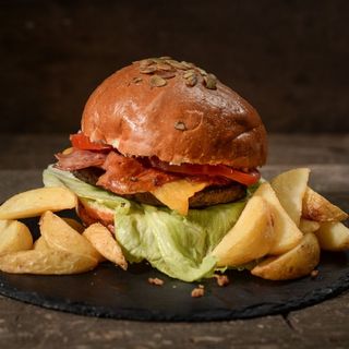 Meniu Yolo burger (black angus) + cartofi