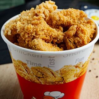 Combo:  Bucket+suc/apa gratis