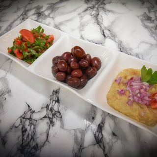 TRIO APERITIV (salata de vinete/masline kalamata/salata de patrunjel)
