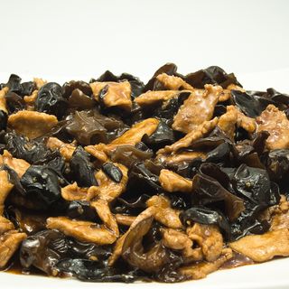 Porc cu urechi de lemn