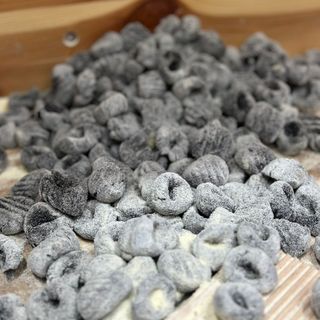 Gnocchi negri cu cartofi