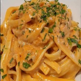 Sos Roze cu Somon Afumat