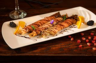 Clatite cu dulceata si inghetata